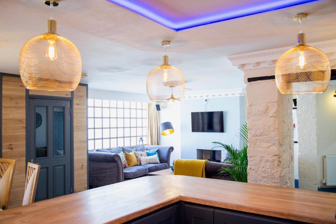 Cosy Open Plan Harbourside Inn With Superking Beds, Wood Burning Stove And Bar Torquay Exterior foto
